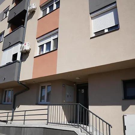 Iskra Apartment *